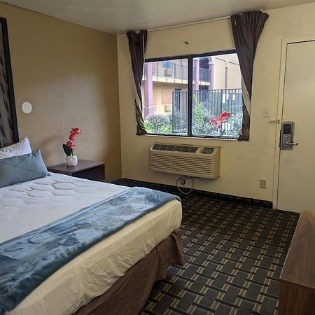 Southern Comfort Hotel タルサ エクステリア 写真